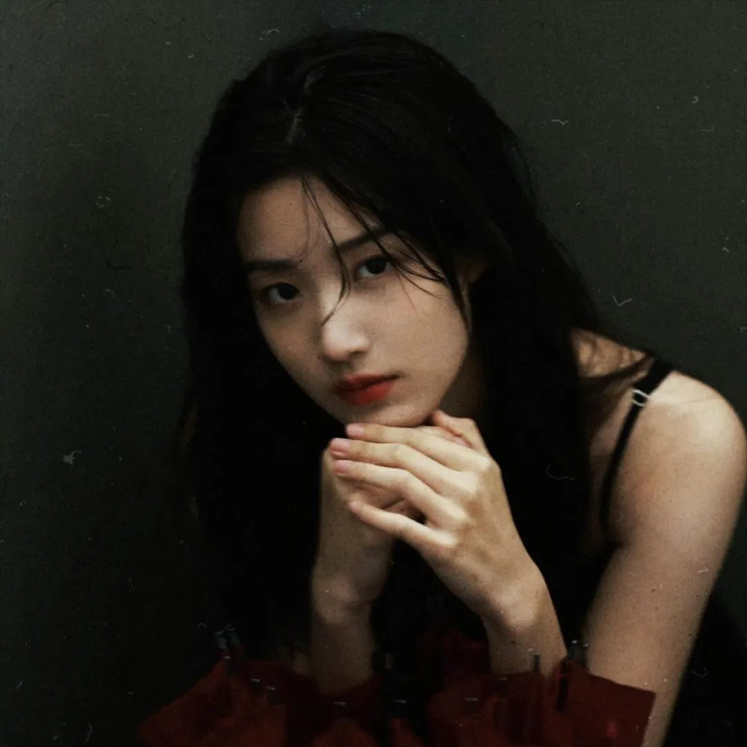 一觉醒来，我和死对头结婚